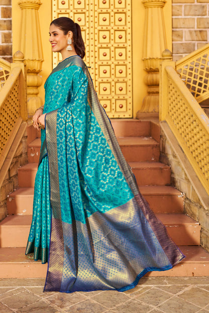Rama Green Patola Silk Saree With Woven Design | Bridal Wedding & Festive Wear – JaipurSaaj