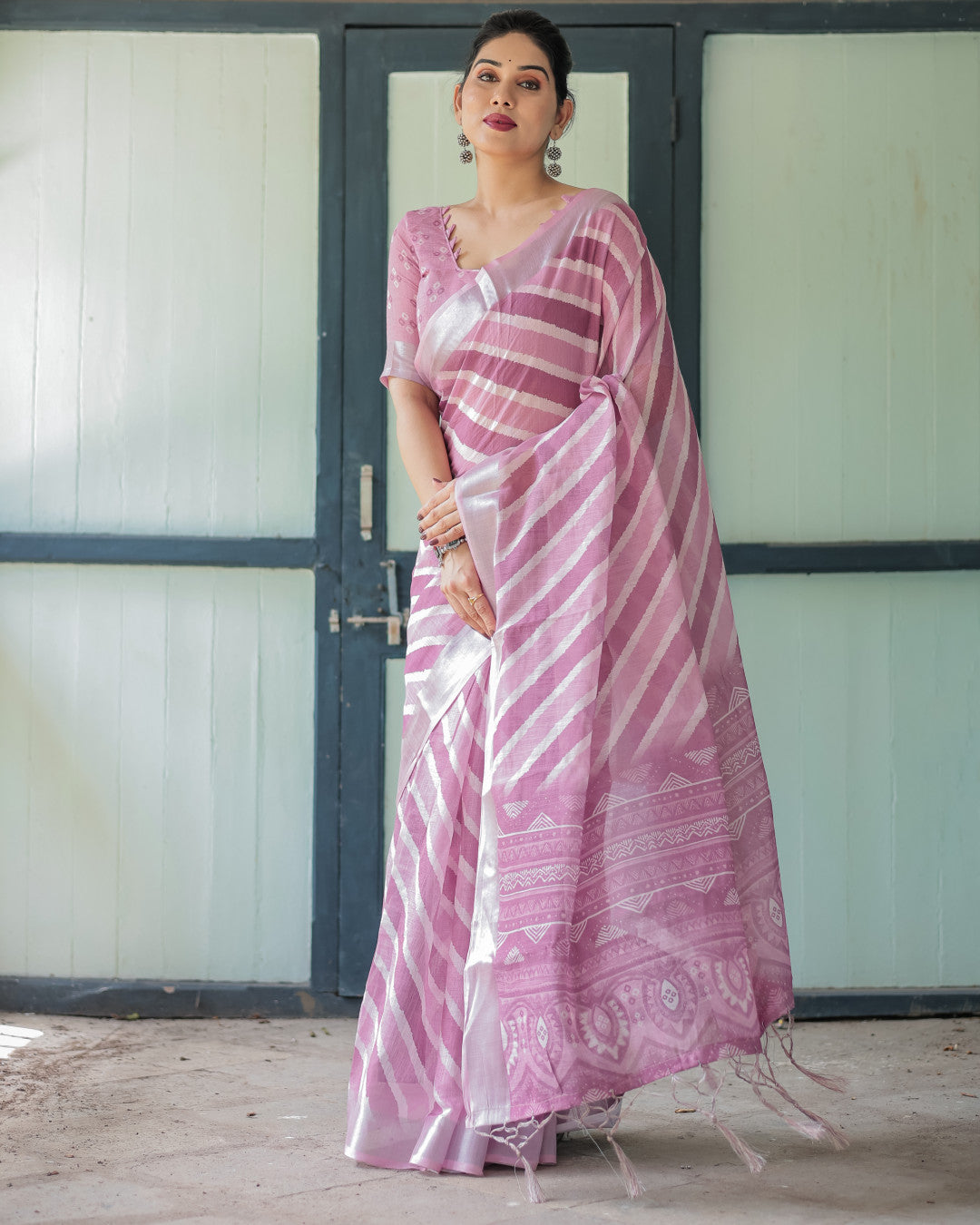 Lavender Soft Linen Cotton Saree With Digital Printed Work