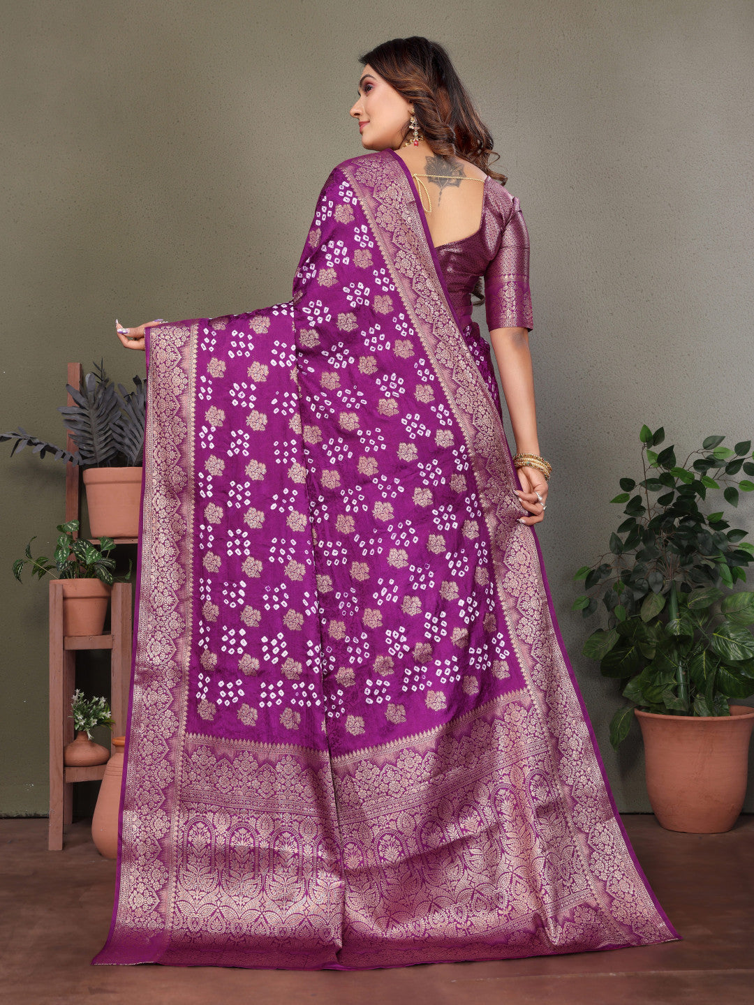 Magenta Bandhej Silk Saree With Zari Weaving Work | Wedding & Festive Wear – JaipurSaaj
