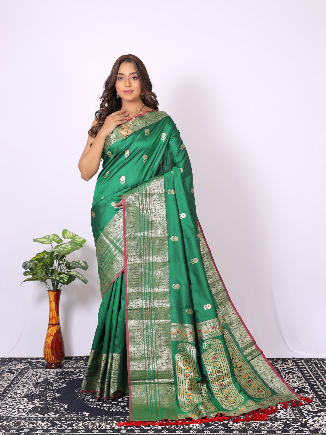 Green Banarasi Silk Saree With Zari Weaving Work | Bridal Wedding Wear – JaipurSaaj