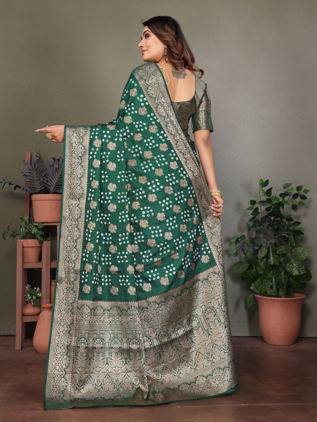 Green Bandhej Silk Saree With Zari Weaving Work | Wedding & Festive Wear – JaipurSaaj