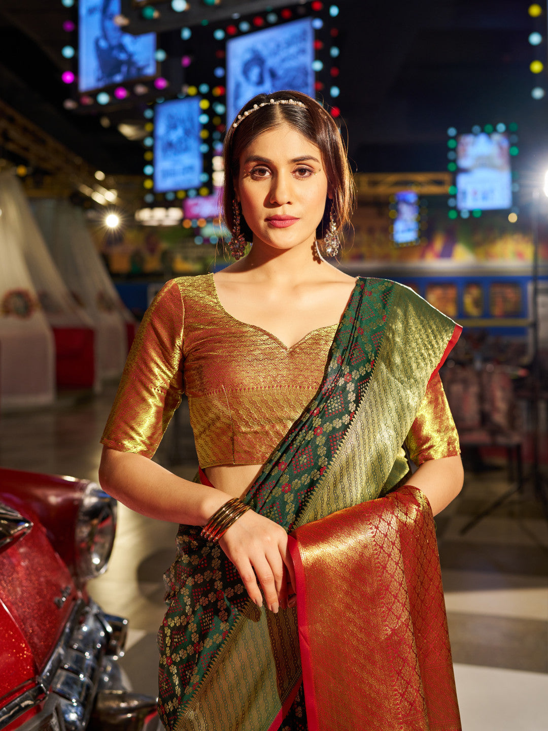 Green Patola Silk Saree With Woven Design | Bridal Wedding & Festive Wear – JaipurSaaj