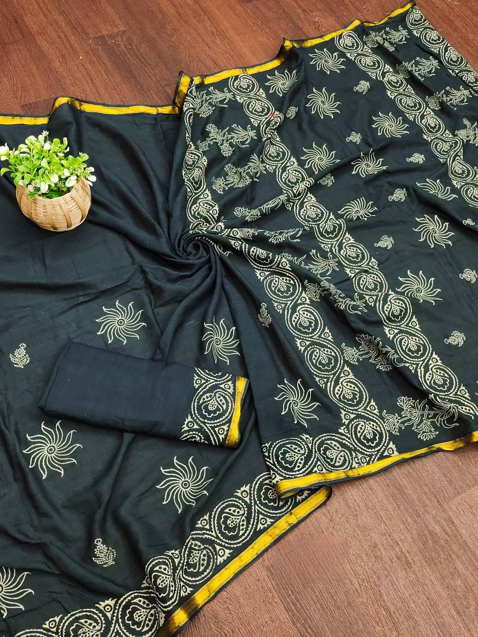 Rama Green Muslin Cotton Silk Saree With Hand Block Print & Zari Border | Ethnic Wear – JaipurSaaj