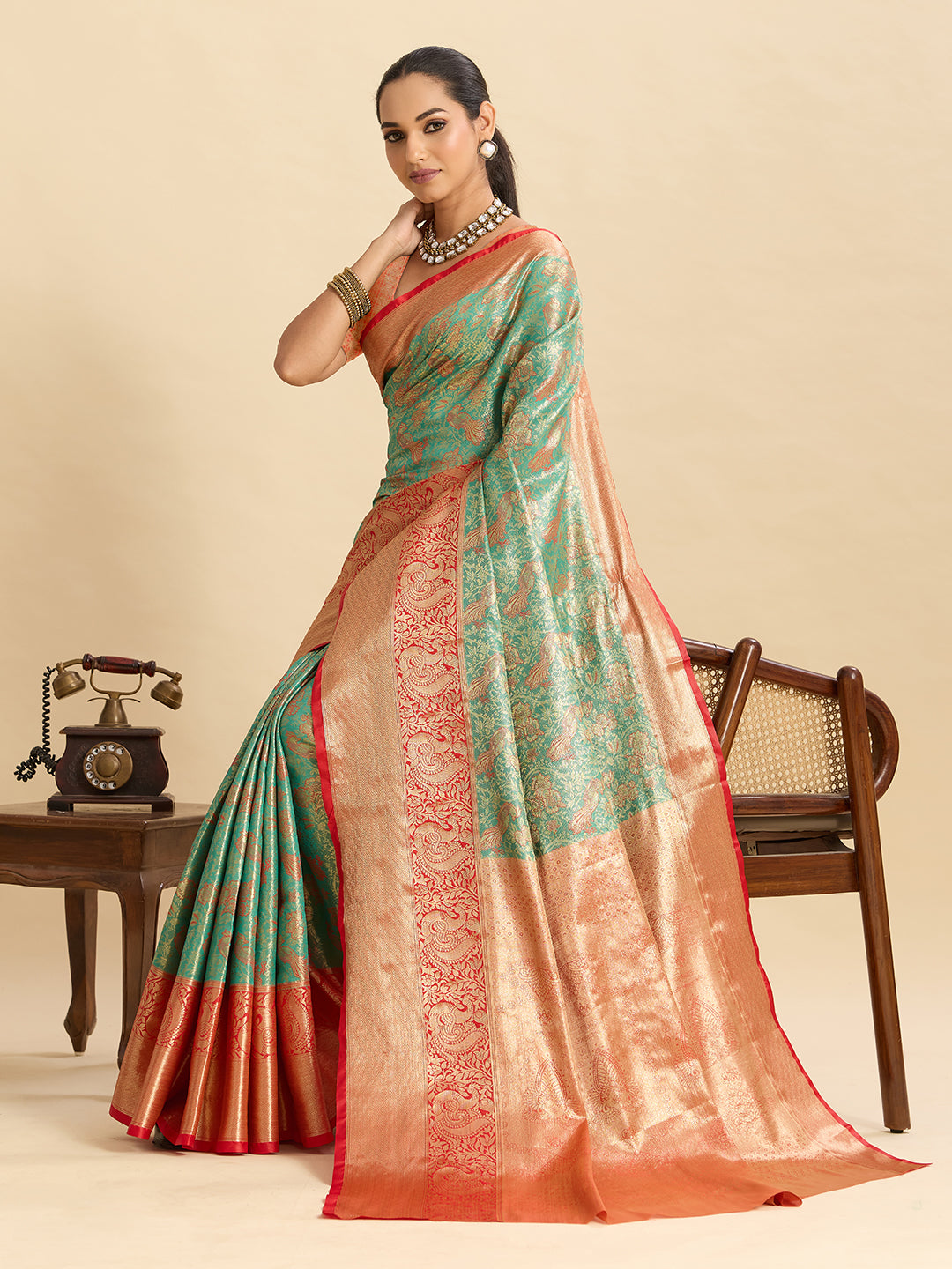 Green Kanjivaram Silk Saree with Zari Weaving Work & Big Border | Bridal Wedding Wear – JaipurSaaj