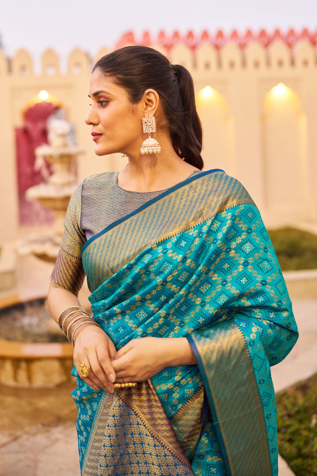 Rama Green Patola Silk Saree With Woven Design | Bridal Wedding & Festive Wear – JaipurSaaj