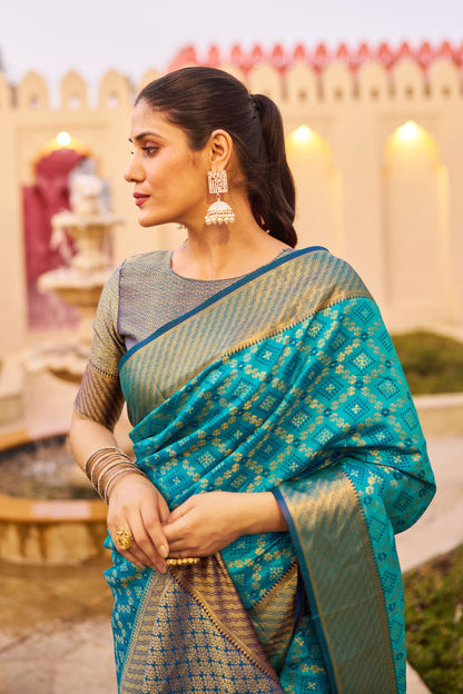 Rama Green Patola Silk Saree With Woven Design | Bridal Wedding & Festive Wear – JaipurSaaj