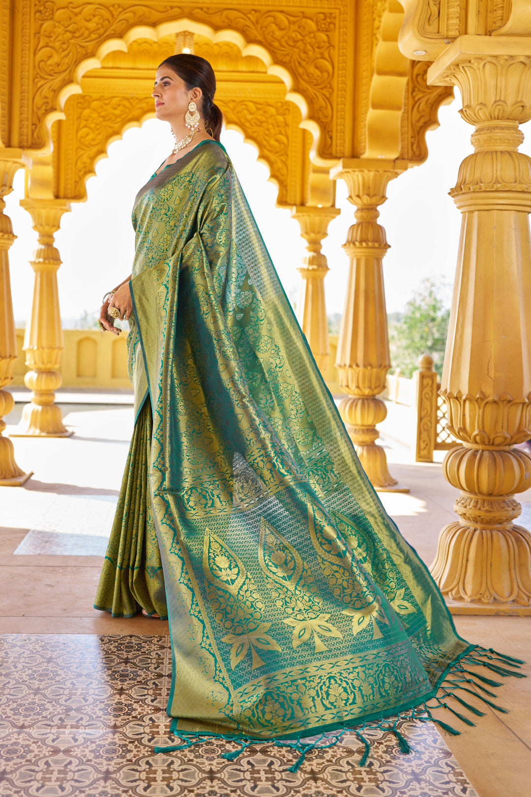 Green Soft Silk Saree With Zari Weaving Work | Party & Wedding Wear – JaipurSaaj