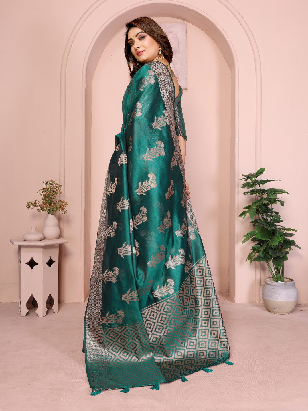 Rama Green Organza Silk Banarasi Saree With Zari Weaving Work | Wedding & Festive Wear – JaipurSaaj