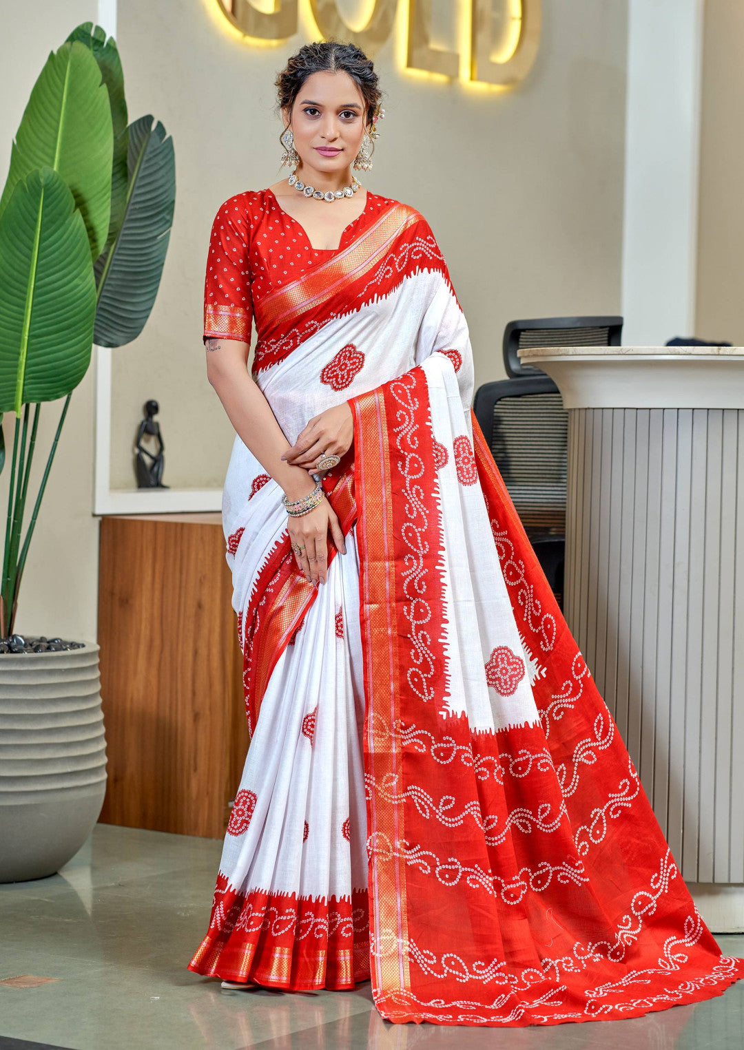 Red Mulmul Cotton Saree With Bandhani Block Print & Zari Border | Ethnic Festive Wear – JaipurSaaj