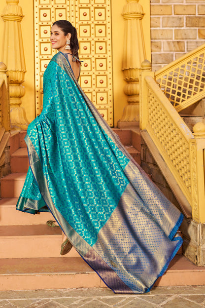 Rama Green Patola Silk Saree With Woven Design | Bridal Wedding & Festive Wear – JaipurSaaj