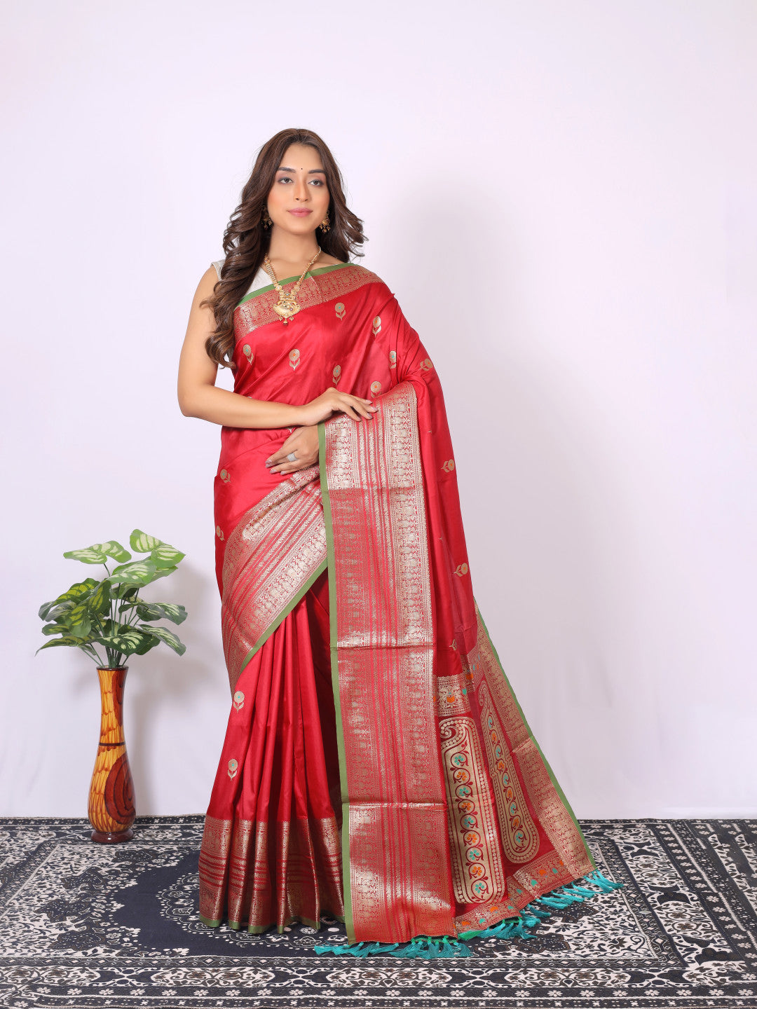Red Banarasi Silk Saree With Zari Weaving Work | Bridal Wedding Wear – JaipurSaaj