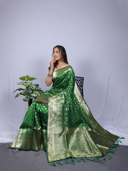 Green Banarasi Silk Saree With Zari Weaving Work | Wedding Wear – JaipurSaaj