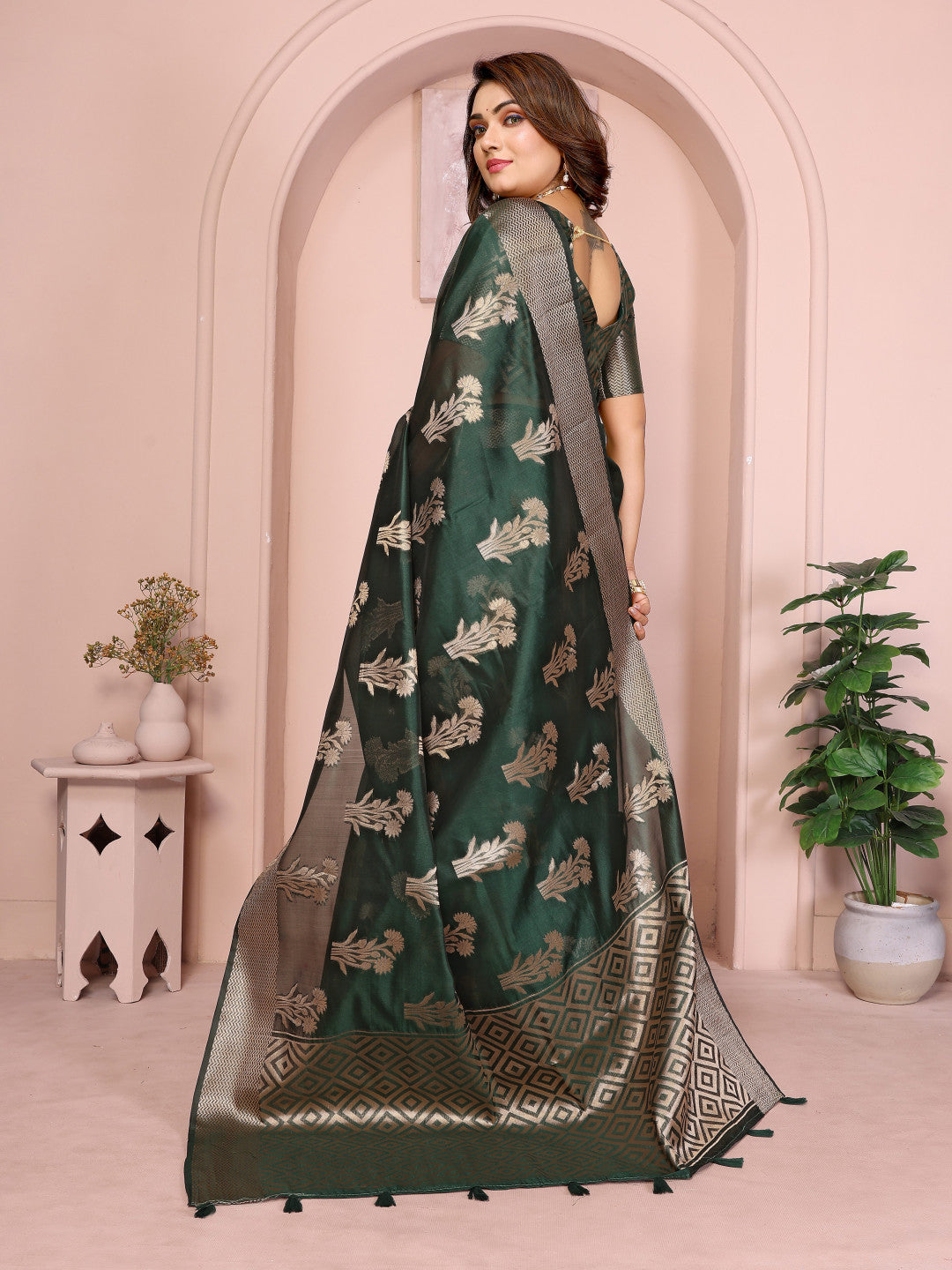 Green Organza Silk Banarasi Saree With Zari Weaving Work | Wedding & Festive Wear – JaipurSaaj