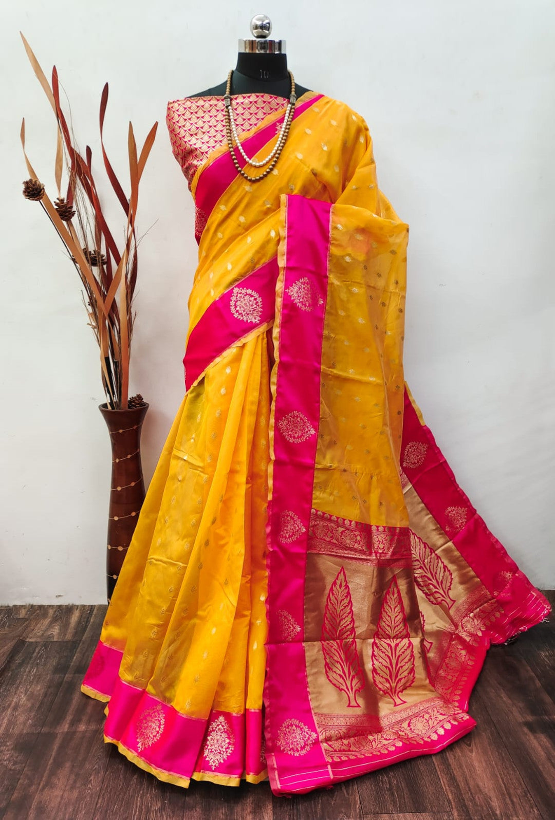 Yellow Soft Organza Silk Saree With Zari Weaving Work | Festive & Party Wear Saree – JaipurSaaj