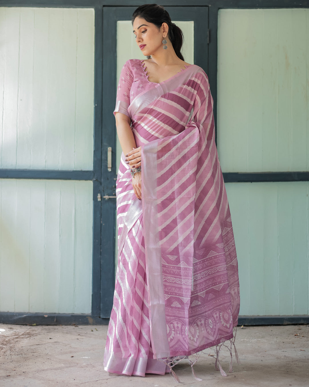 Lavender Soft Linen Cotton Saree With Digital Printed Work