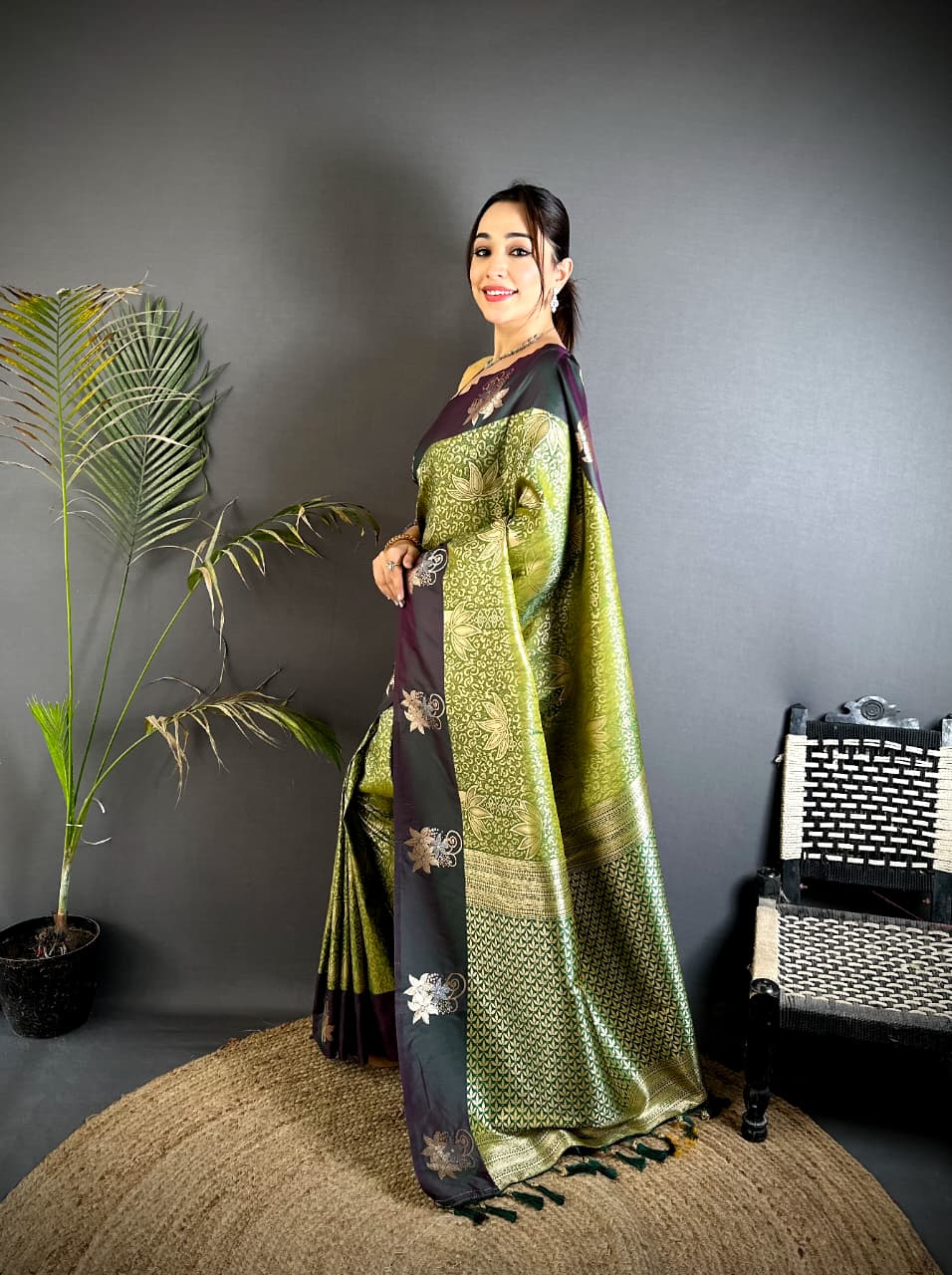Mehndi Green Premium Soft Silk Saree With Zari Weaving Work | Wedding & Festive Wear – JaipurSaaj