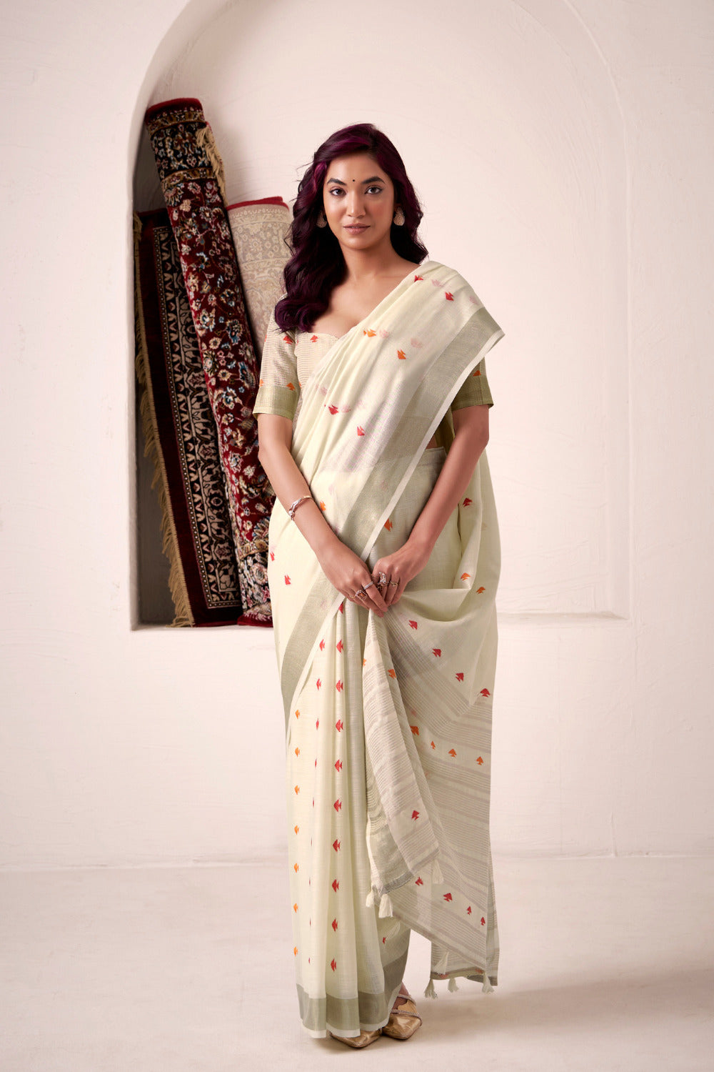 Woman wearing off white soft linen silk saree with zari weaving and elegant lining pallu full view