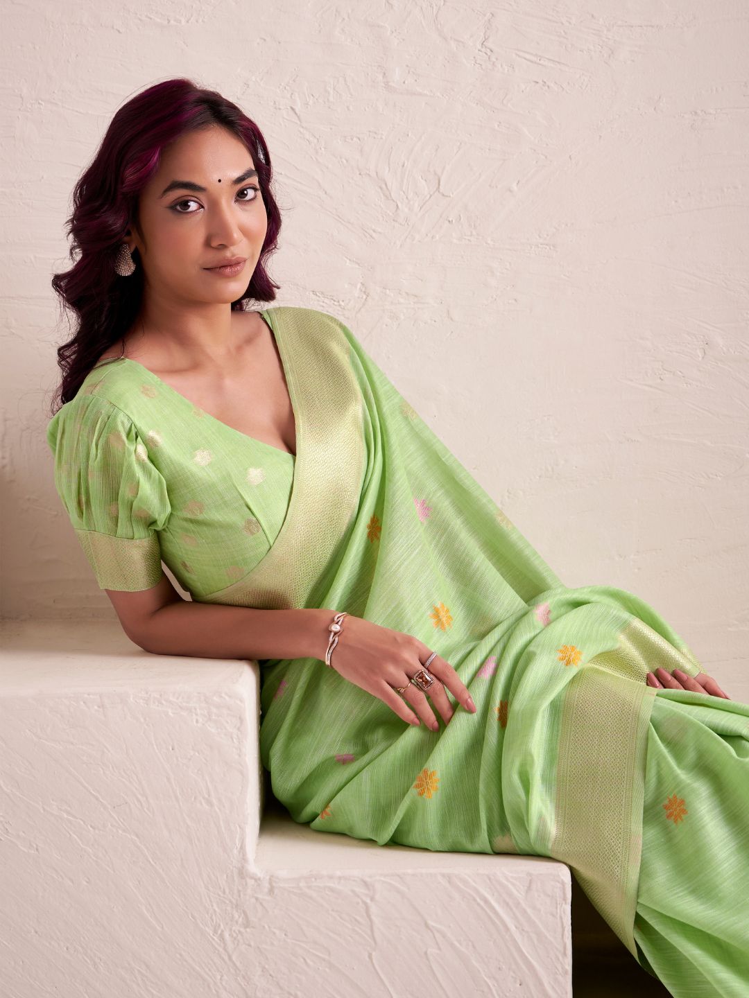 Pista Green Soft Linen Silk Saree with Jacquard Weaving Pallu | Elegant Party, Office & Ethnic Wear – JaipurSaaj