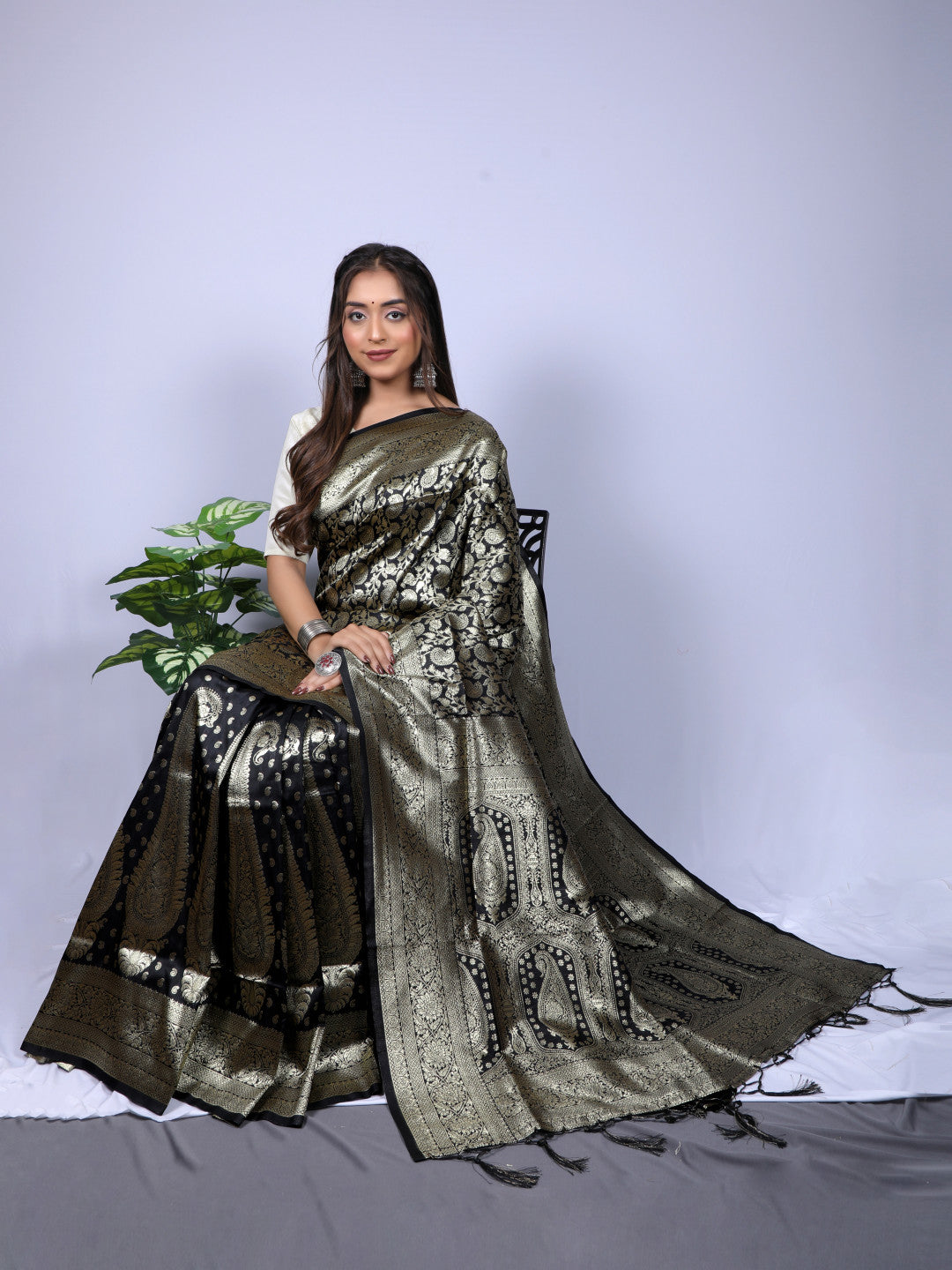 Black Soft Banarasi Silk Saree With Zari Weaving Work | Bridal Wedding Wear – JaipurSaaj