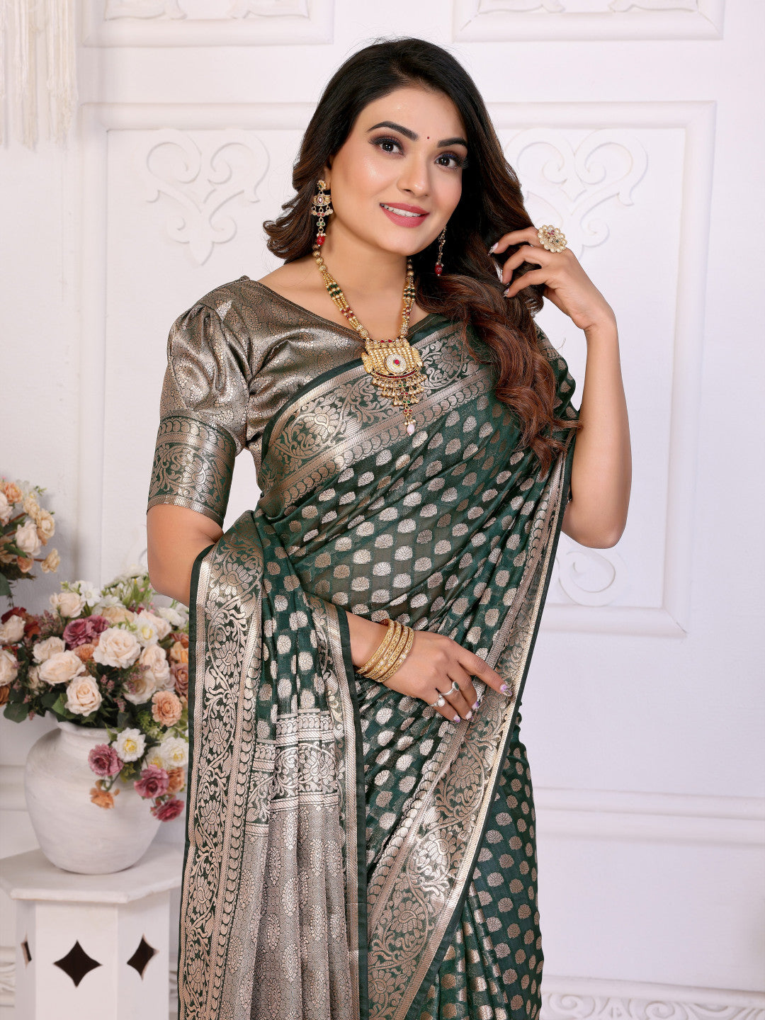 Dark Green Organza Silk Banarasi Saree With Zari Weaving Work | Bridal Wedding & Festive Wear – JaipurSaaj