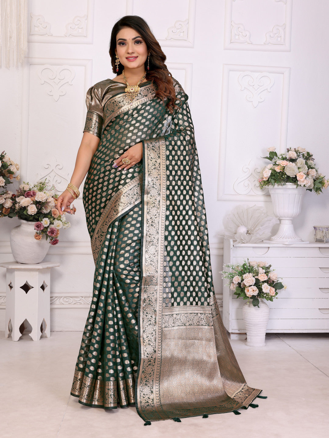 Dark Green Organza Silk Banarasi Saree With Zari Weaving Work | Bridal Wedding & Festive Wear – JaipurSaaj