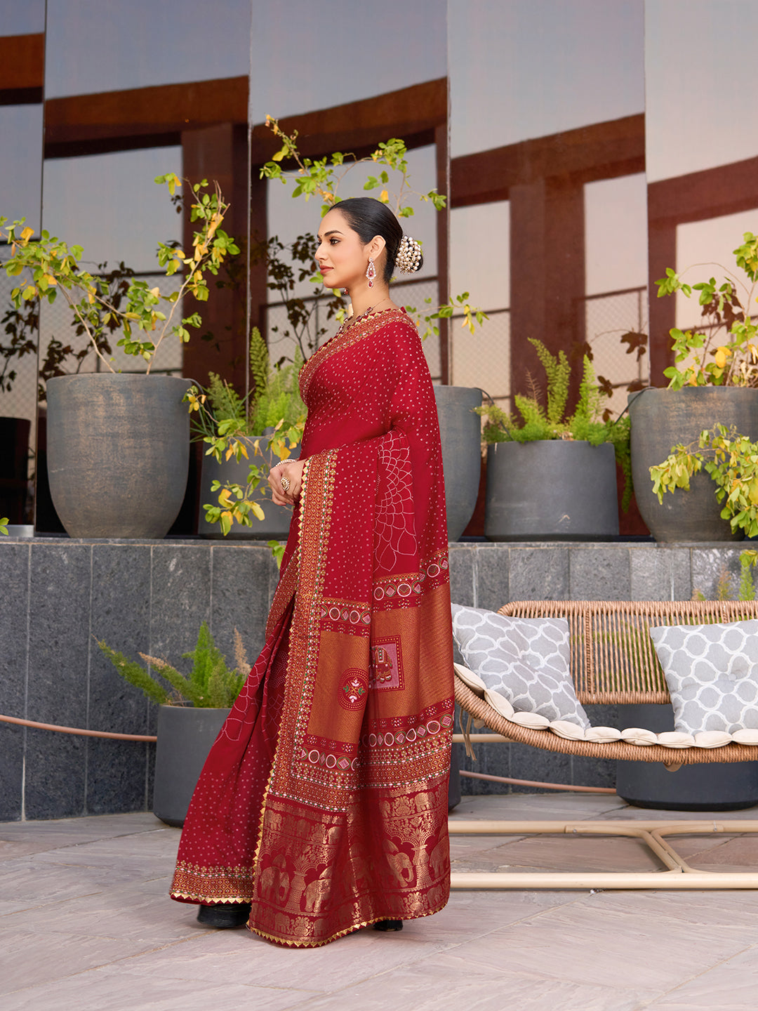 Red Soft Cotton Saree With Unique Table Printed & Lace Border | Stylish Wedding Wear Saree – JaipurSaaj