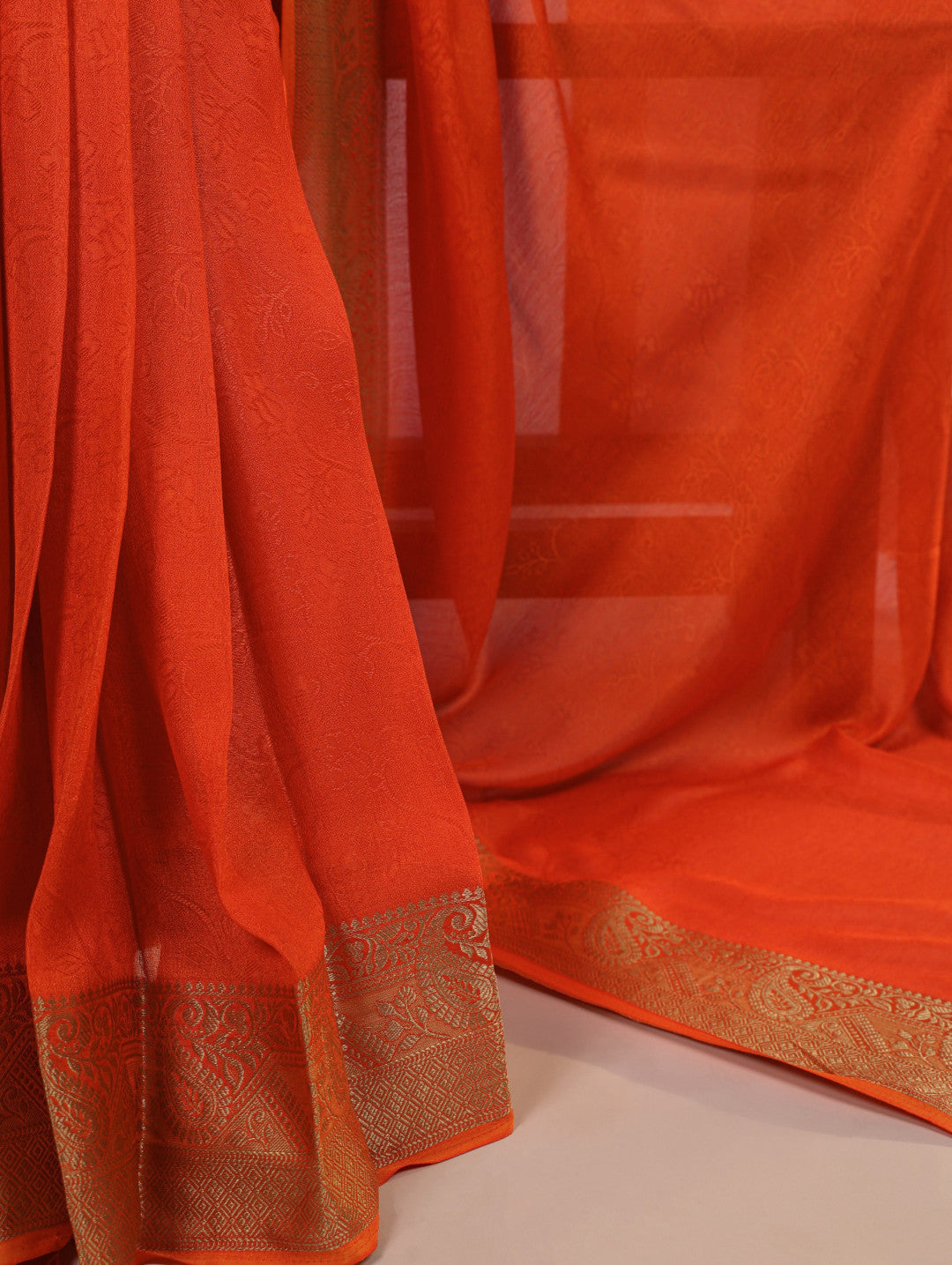 Red Moss Mello Silk Saree with Printed Work & Zari Weaving Border | Casual & Office Wear – JaipurSaaj